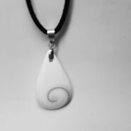 آویز گردن سنگ صدف طرح اشک